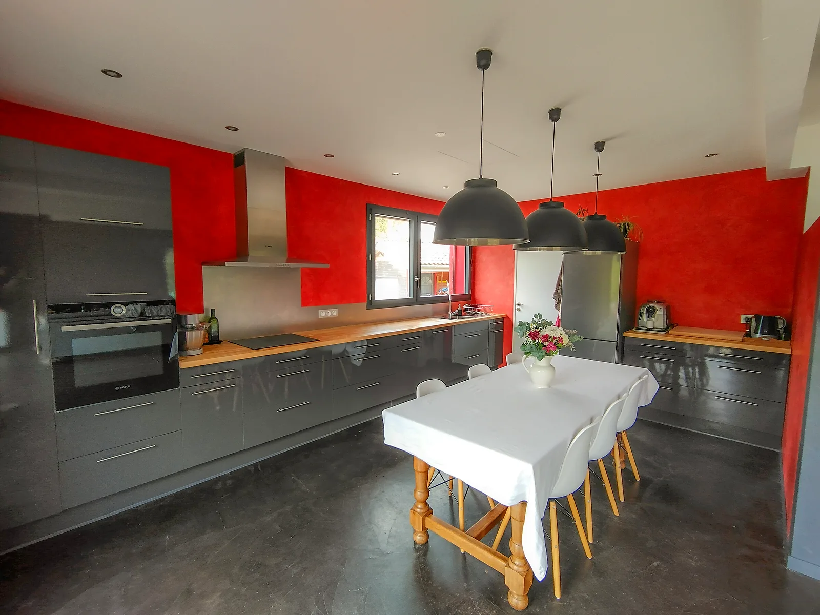 Cuisine de la maison ouverte et fonctionnelle